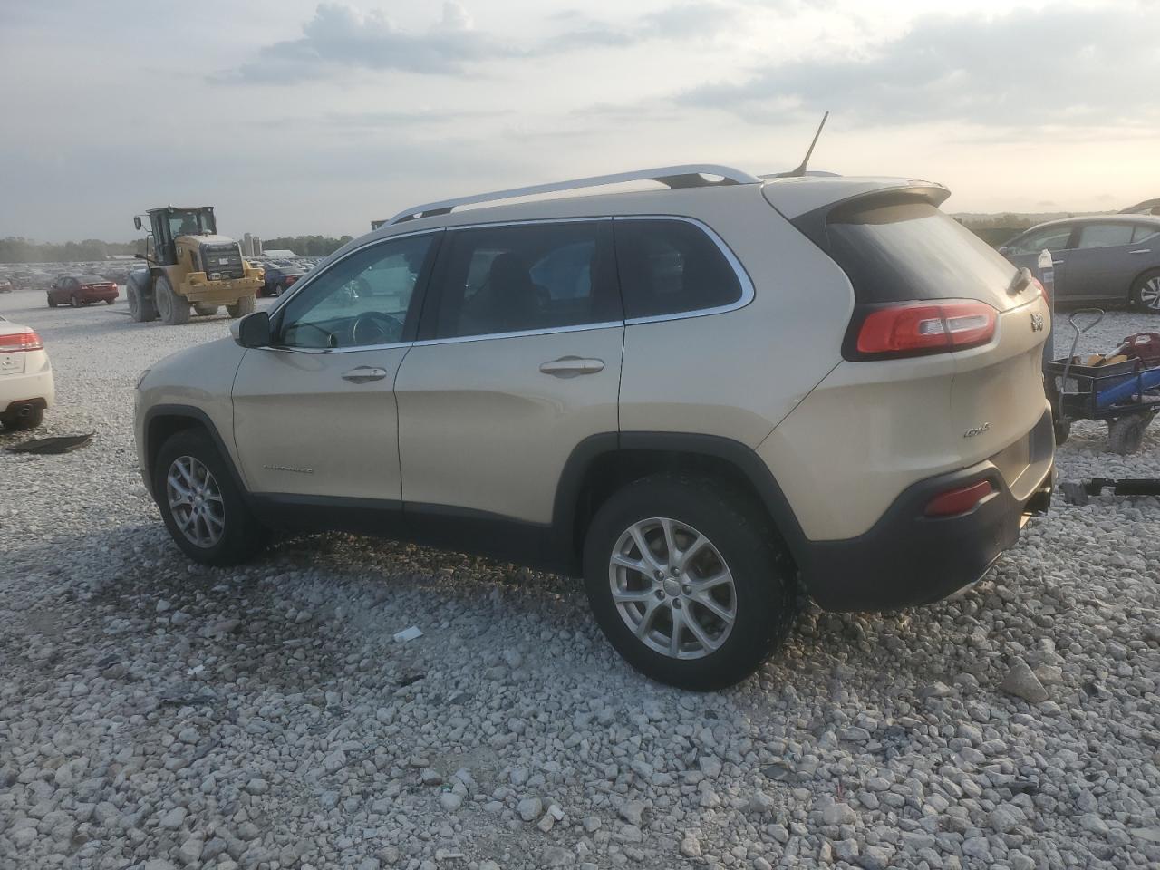 2015 Jeep Cherokee Latitude - Фото 2