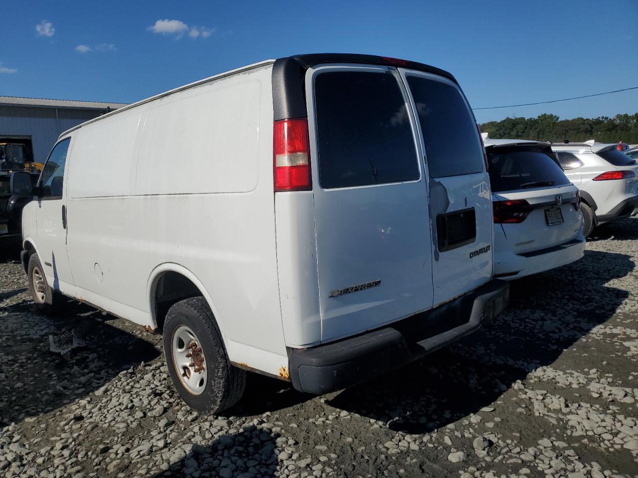 2003 Chevrolet Express G2500 - Image 2