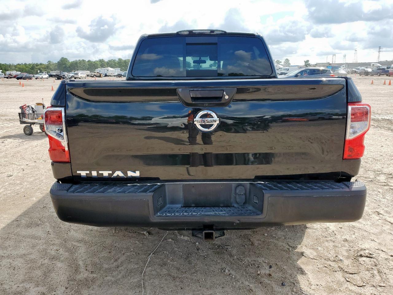 2019 Nissan Titan S - Фото 6