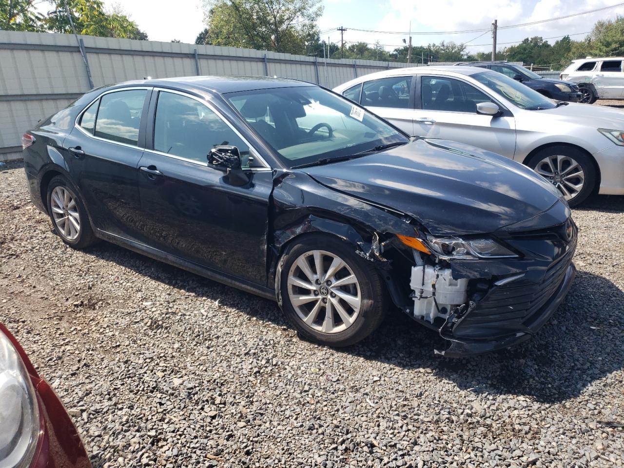 2021 Toyota Camry Le - Фото 4