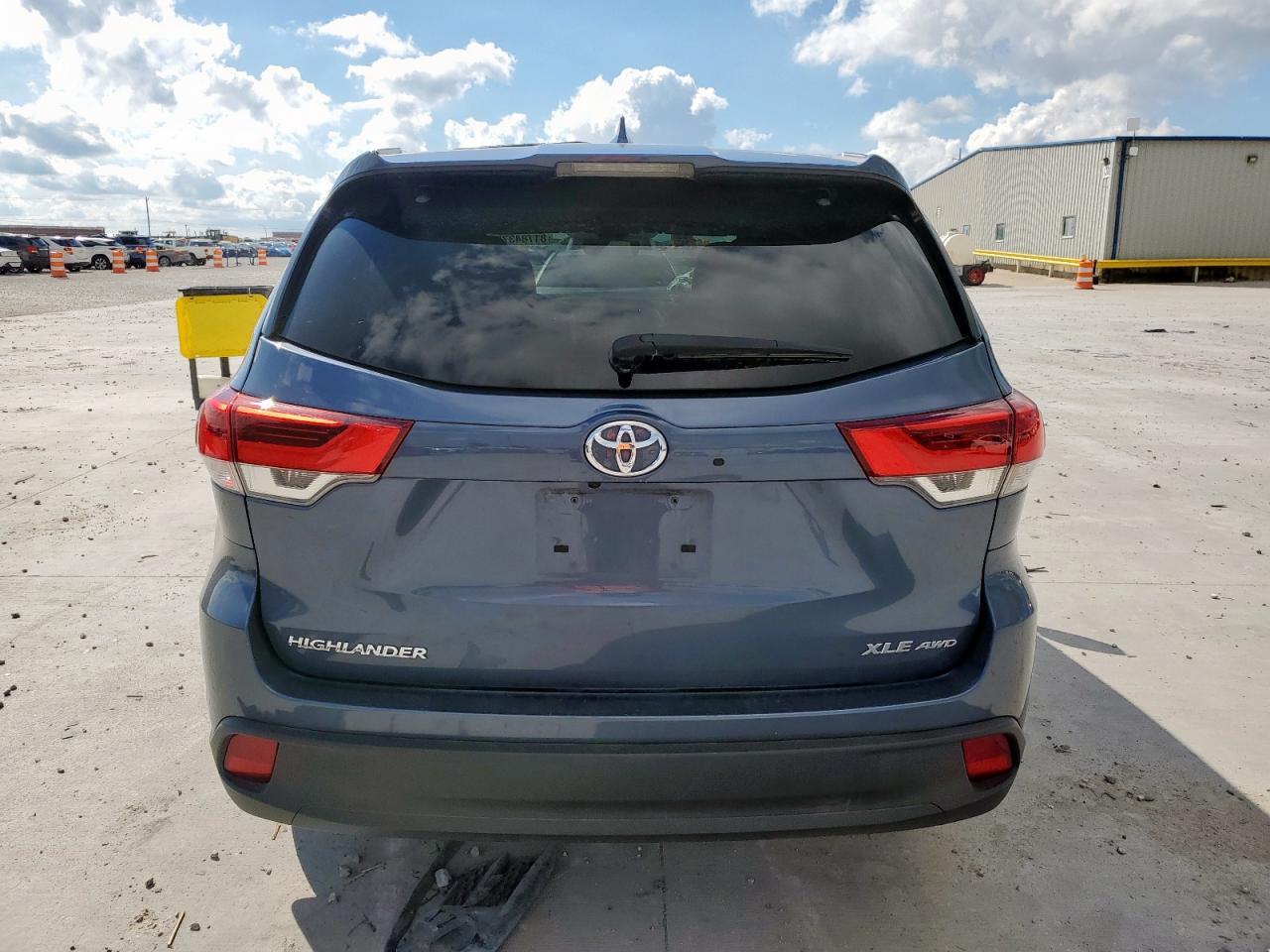 2018 Toyota Highlander Se - Image 6