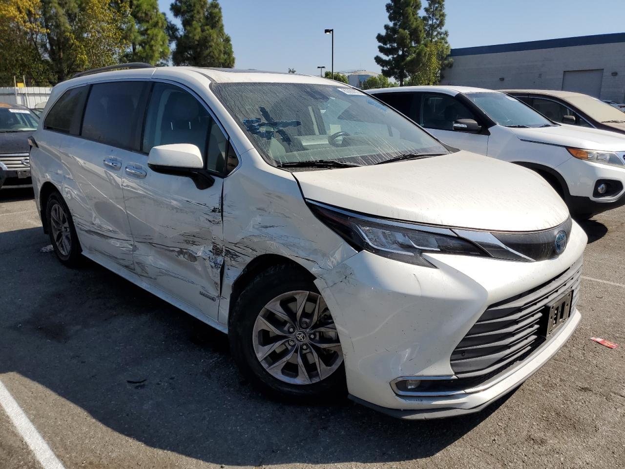 2021 Toyota Sienna Xle - Фото 4