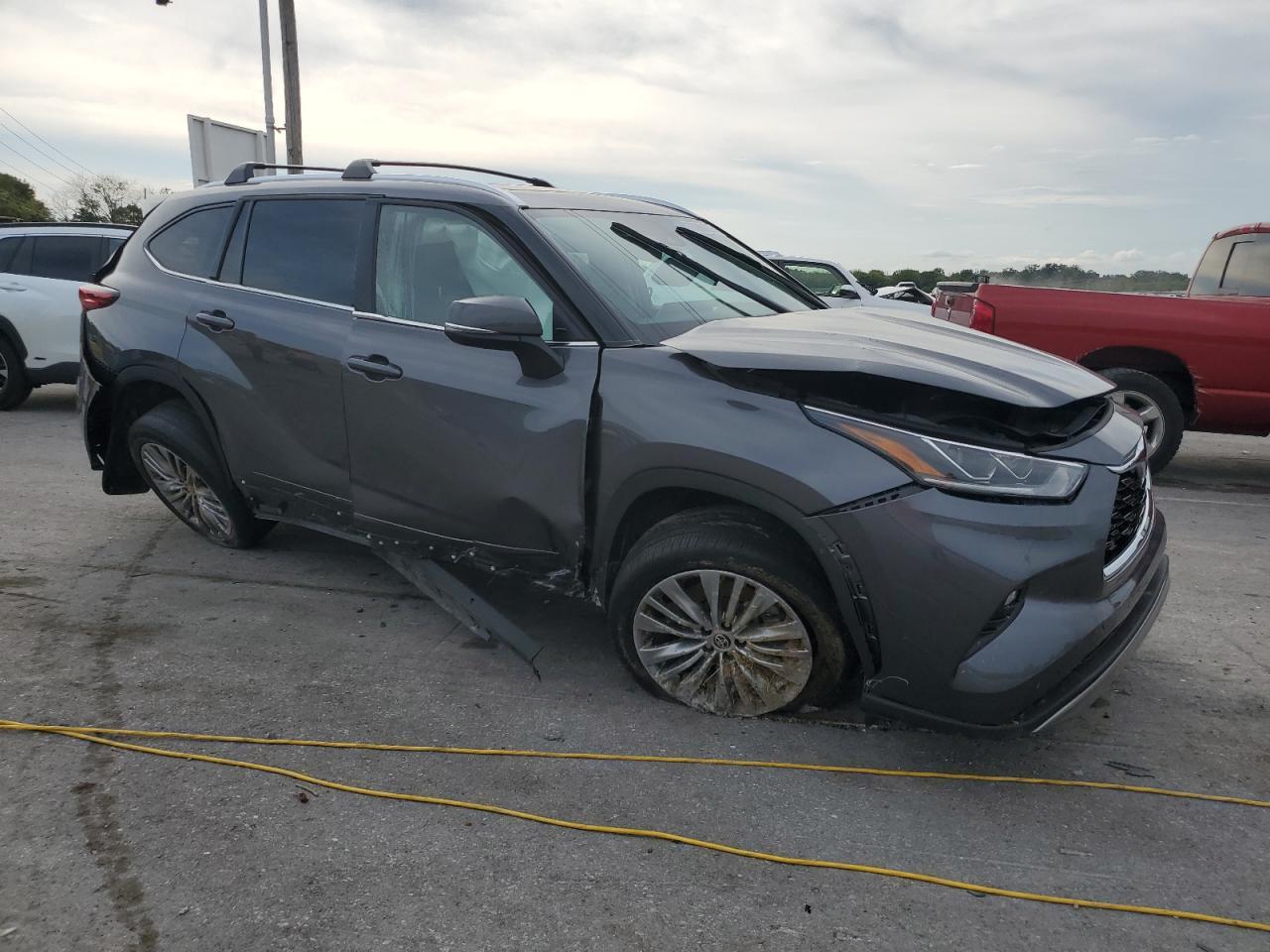 2022 Toyota Highlander Platinum - Фото 4