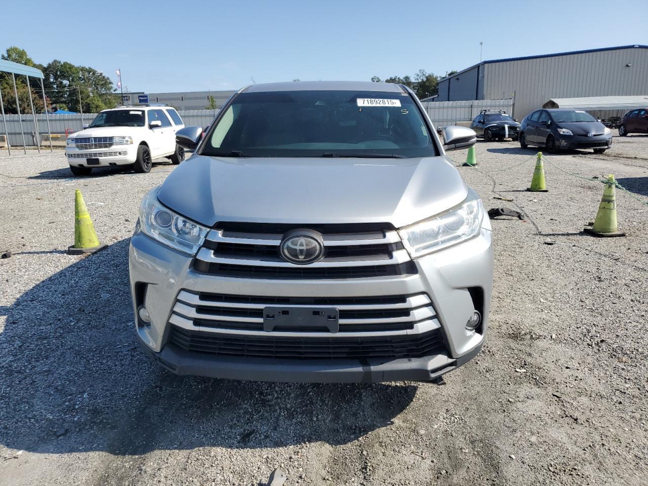 2017 Toyota Highlander Le - Фото 5