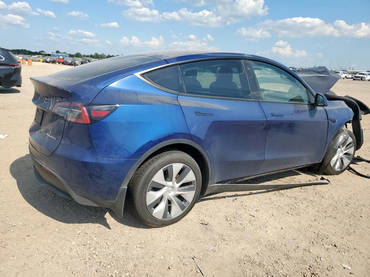 2023 Tesla Model Y - Фото 3