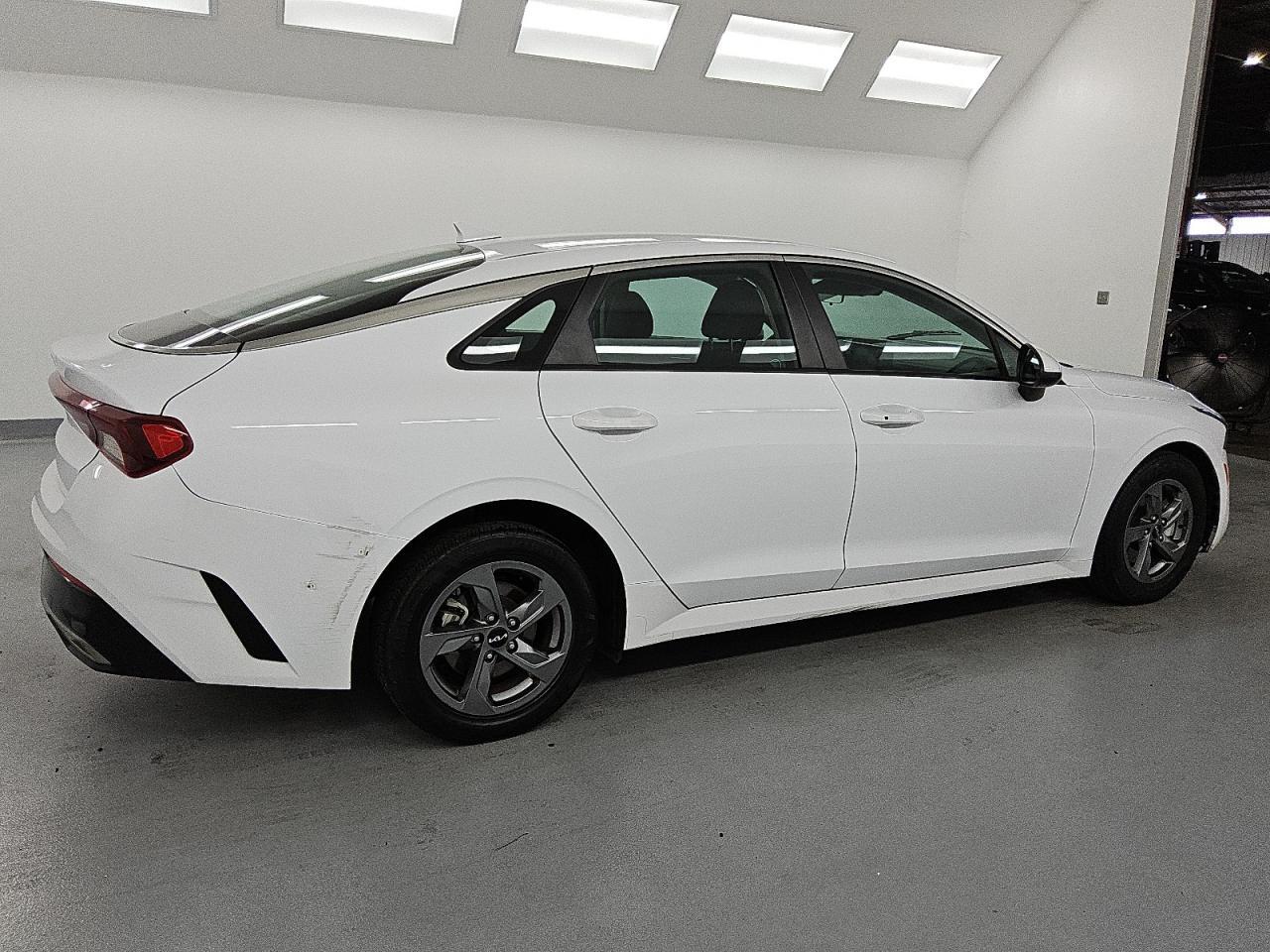 2023 Kia K5 Lxs - Фото 3