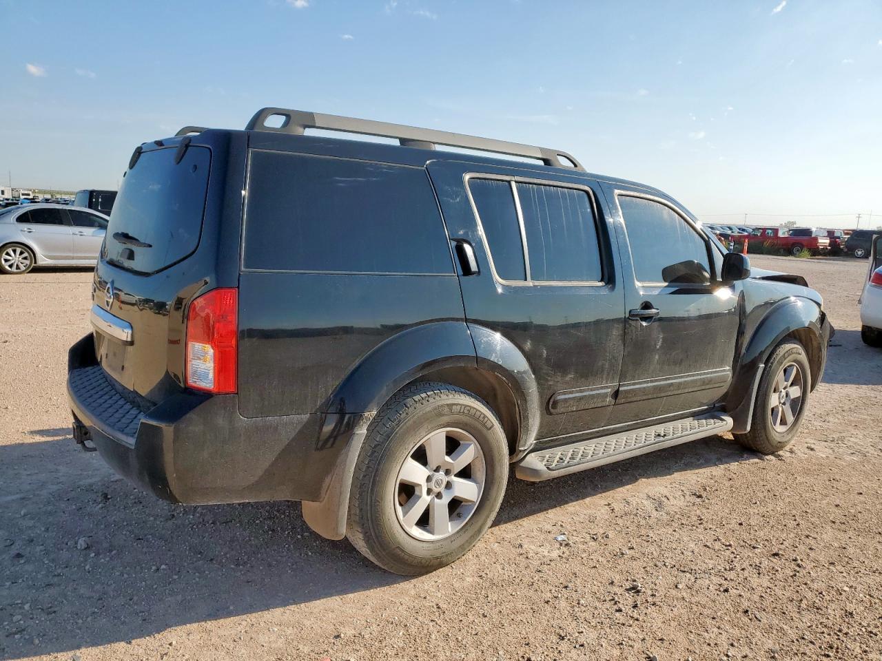 2011 Nissan Pathfinder S - Image 3