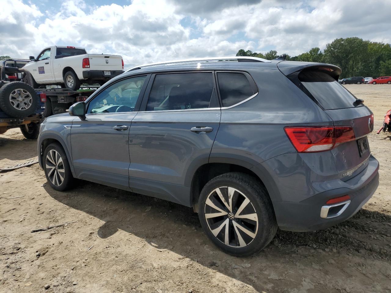 2024 Volkswagen Taos Se - Фото 2