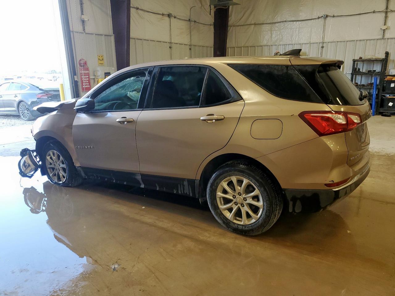 2018 Chevrolet Equinox Ls - Image 2