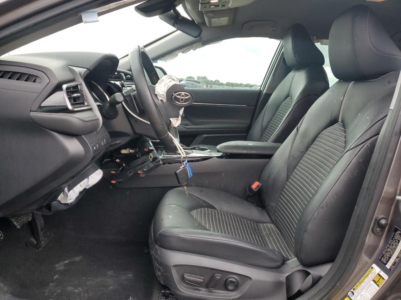 2020 Toyota Camry Se - Фото 7