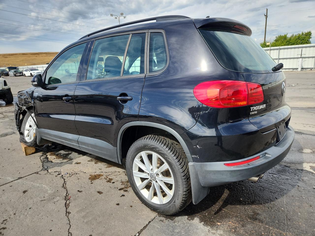 2017 Volkswagen Tiguan S - Фото 2