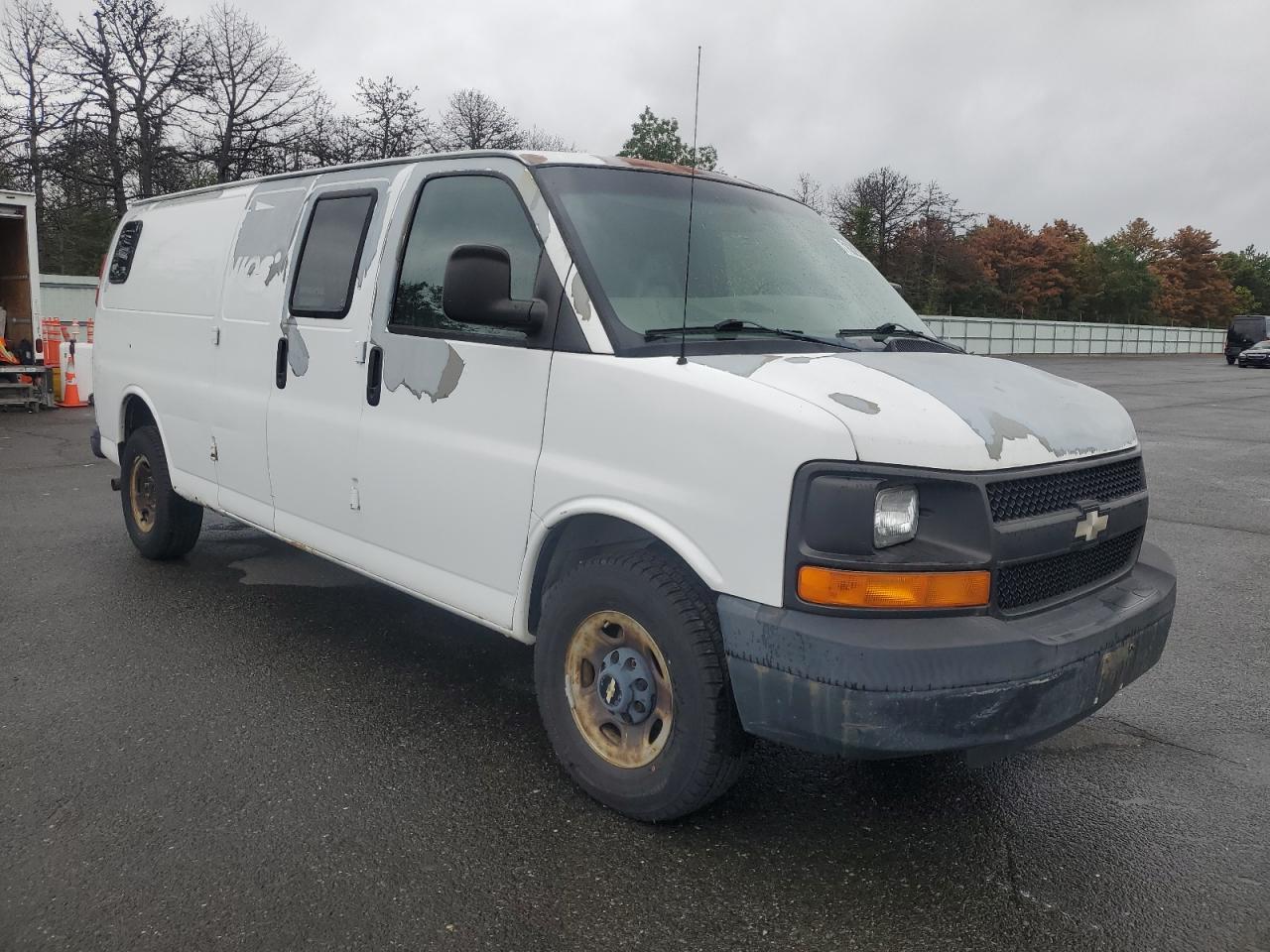 2008 Chevrolet Express G2500 - Image 4