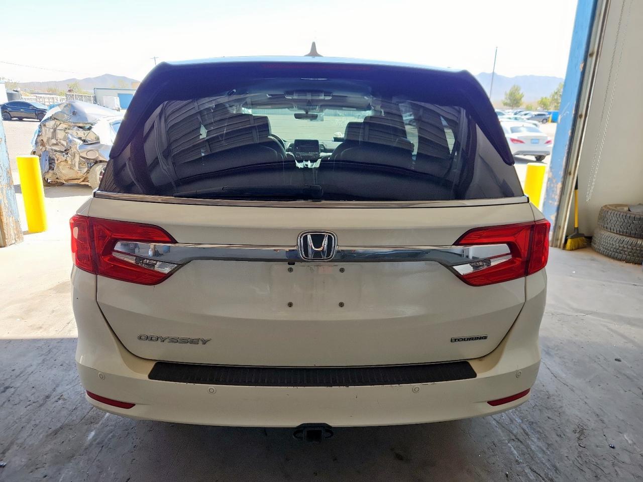 2018 Honda Odyssey Touring - Image 6