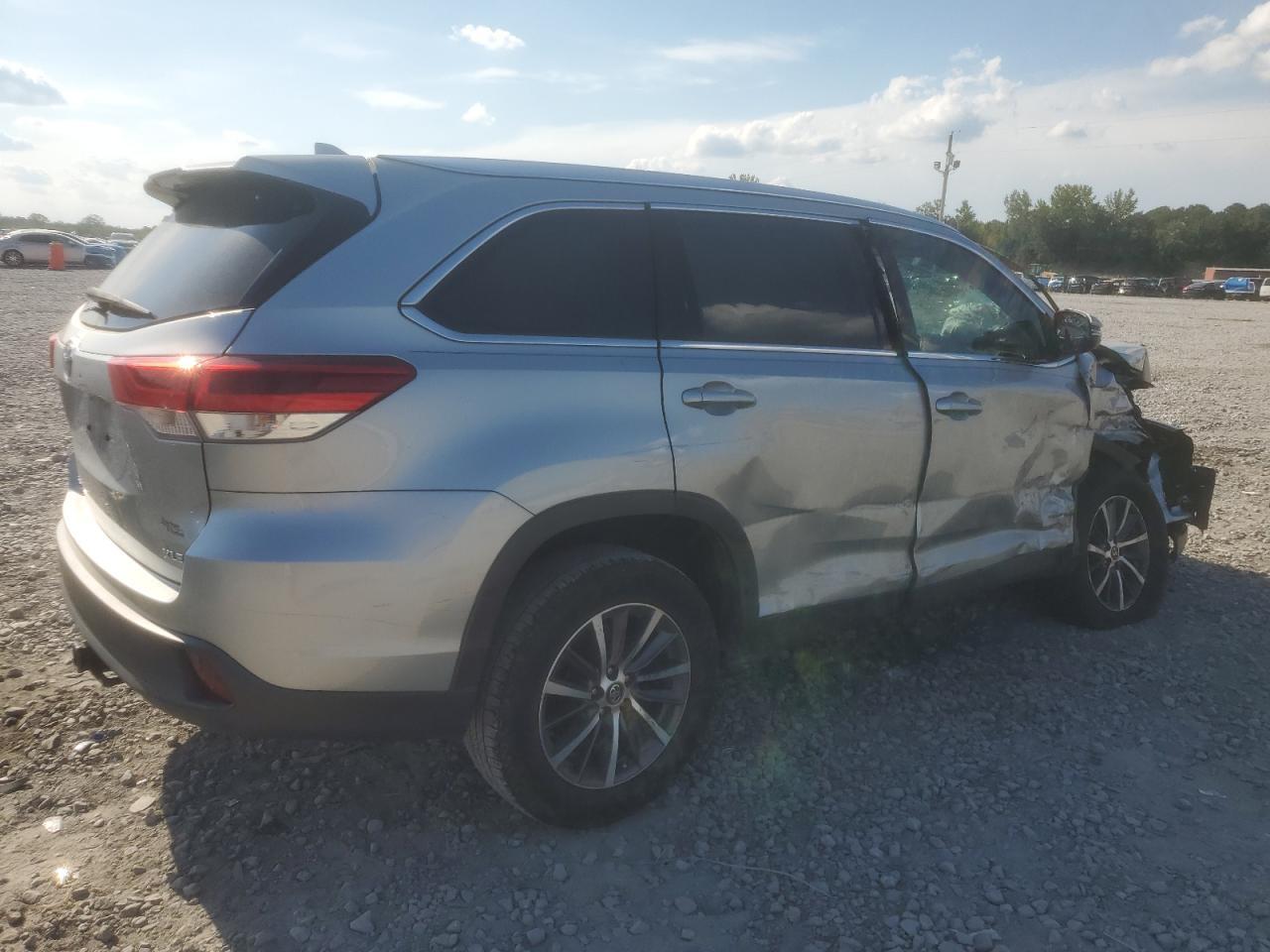 2019 Toyota Highlander Se - Фото 3