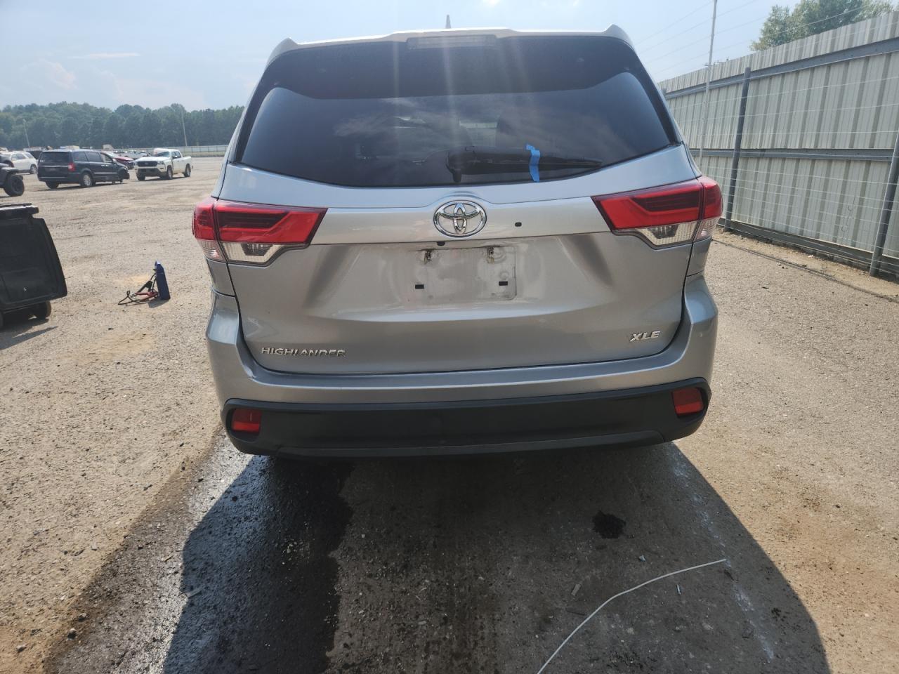 2017 Toyota Highlander Se - Фото 6