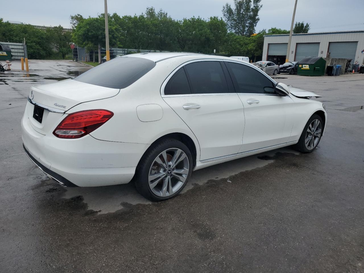 2018 Mercedes-Benz C 300 4Matic - Фото 3