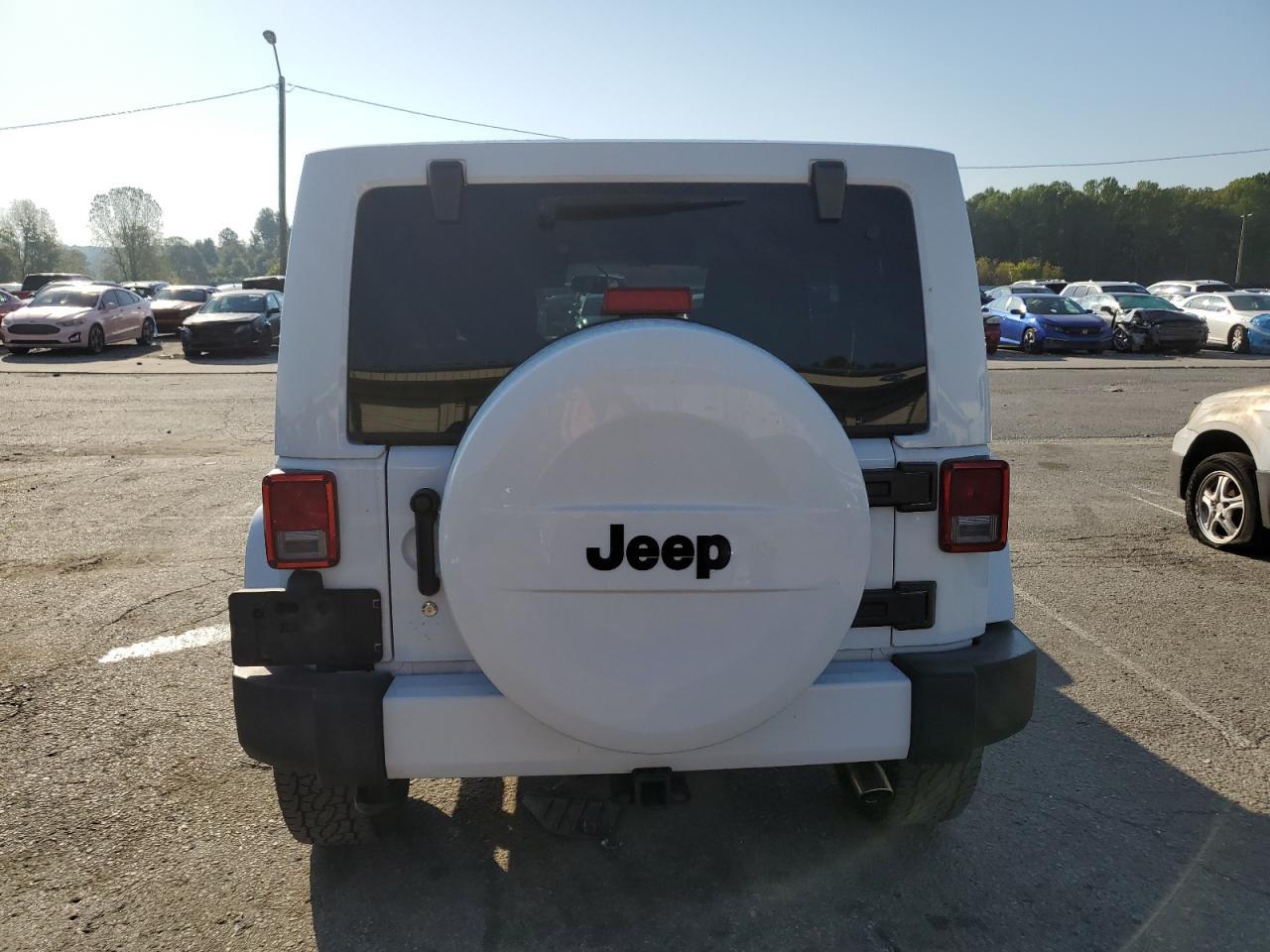 2016 Jeep Wrangler Unlimited Sahara - Image 6