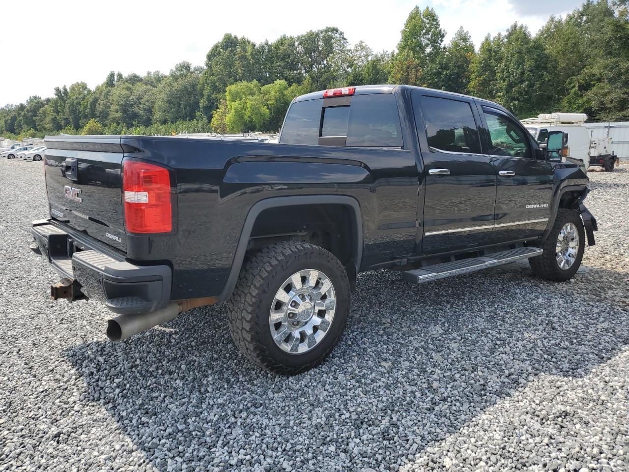 2018 GMC Sierra K2500 Denali - Image 3