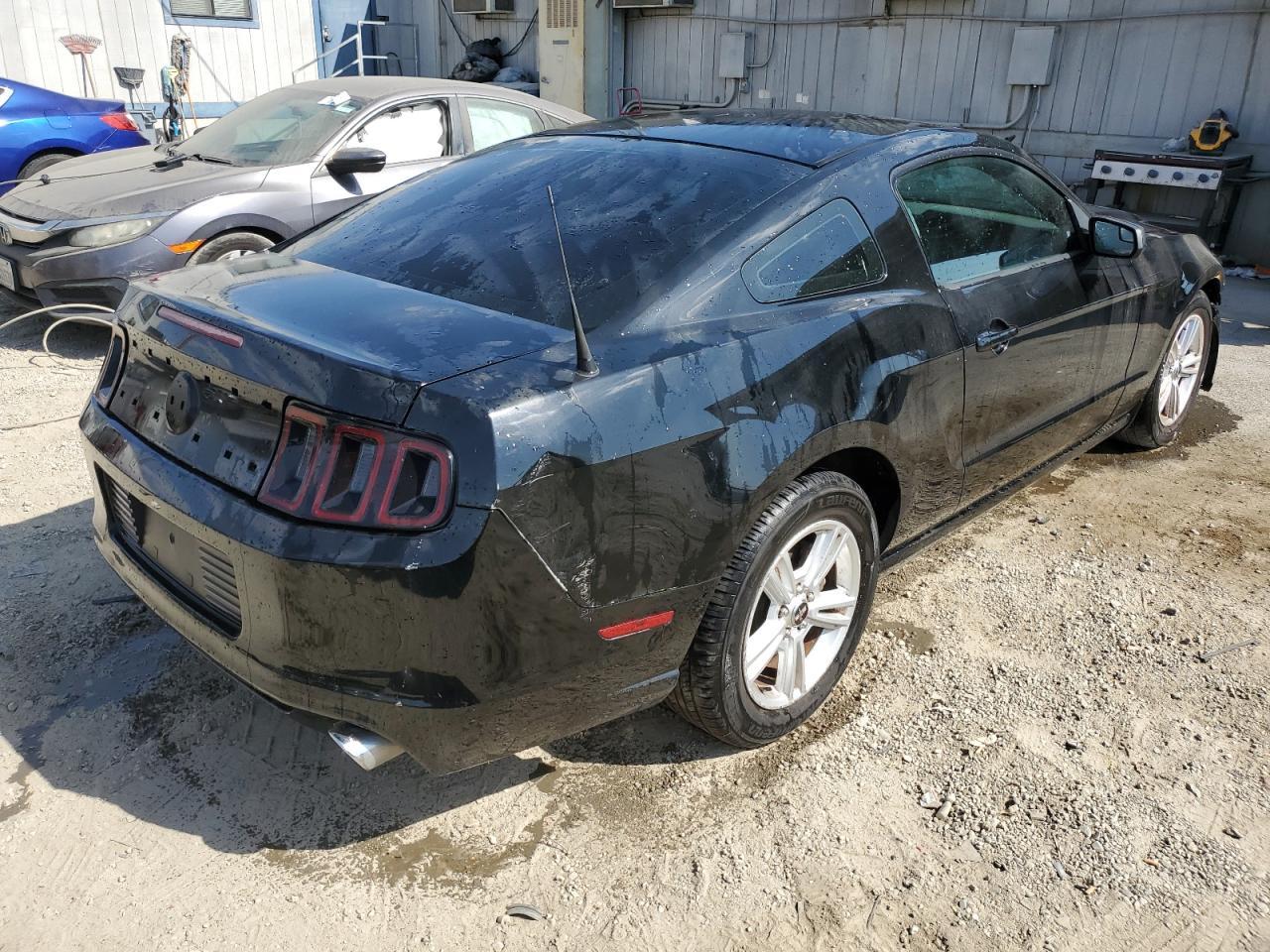 2013 Ford Mustang - Фото 3