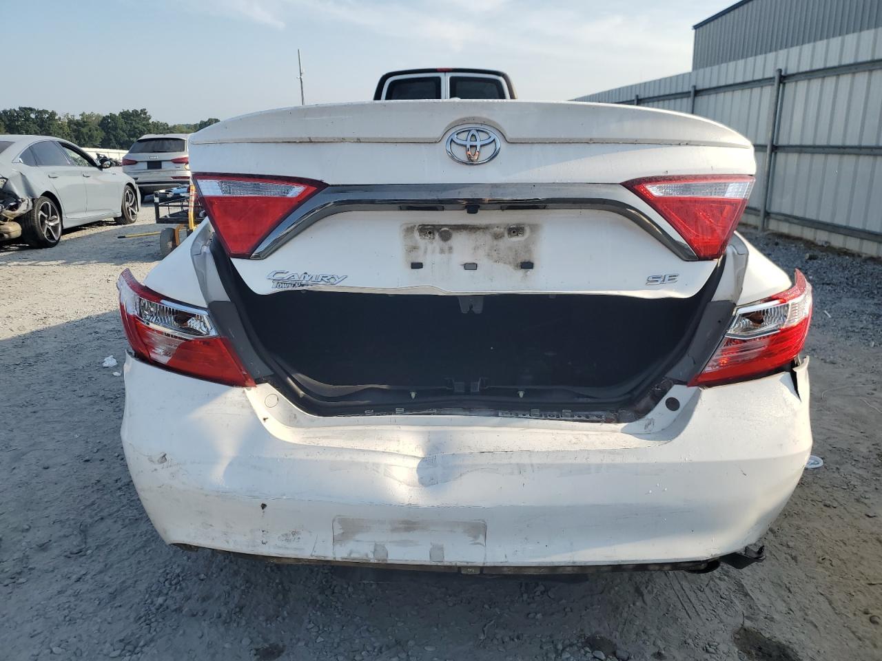 2016 Toyota Camry Le - Фото 6