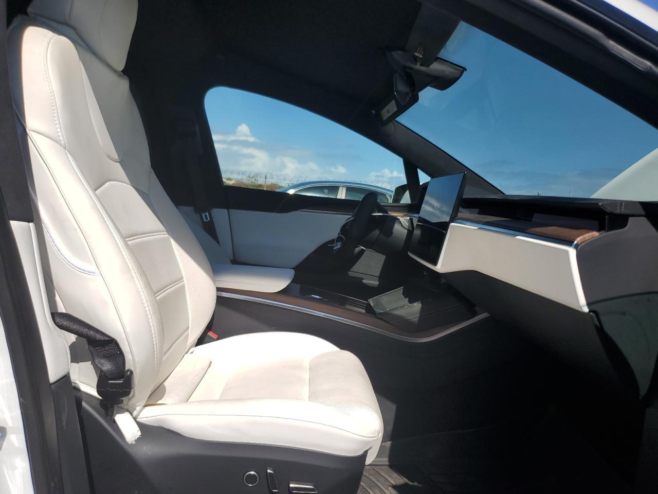 2022 Tesla Model X - Фото 7