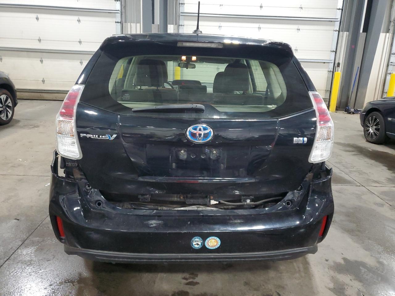 2015 Toyota Prius V - Image 6