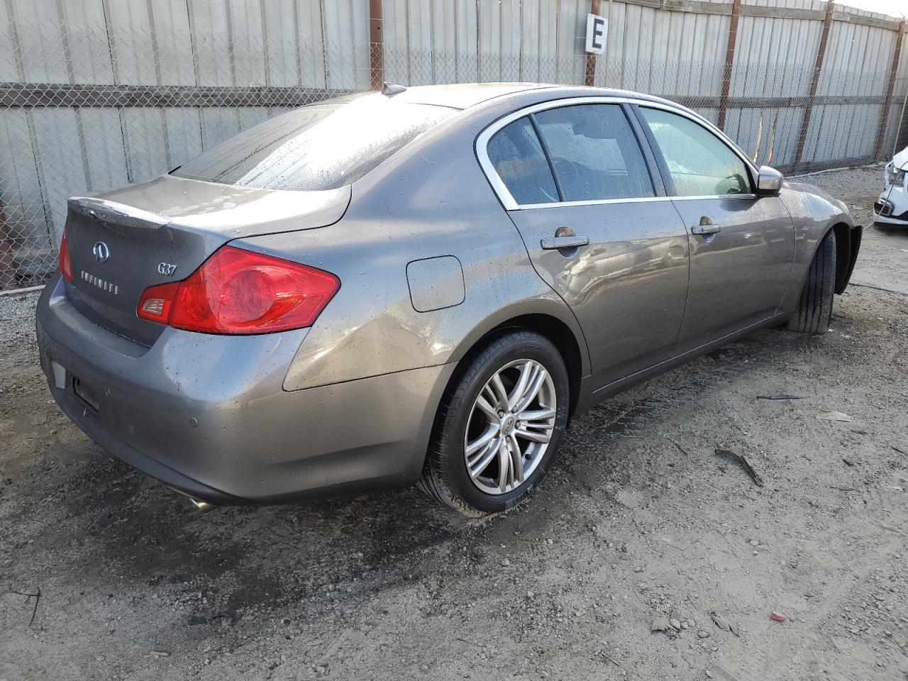 2013 Infinity G37 Base - Image 3