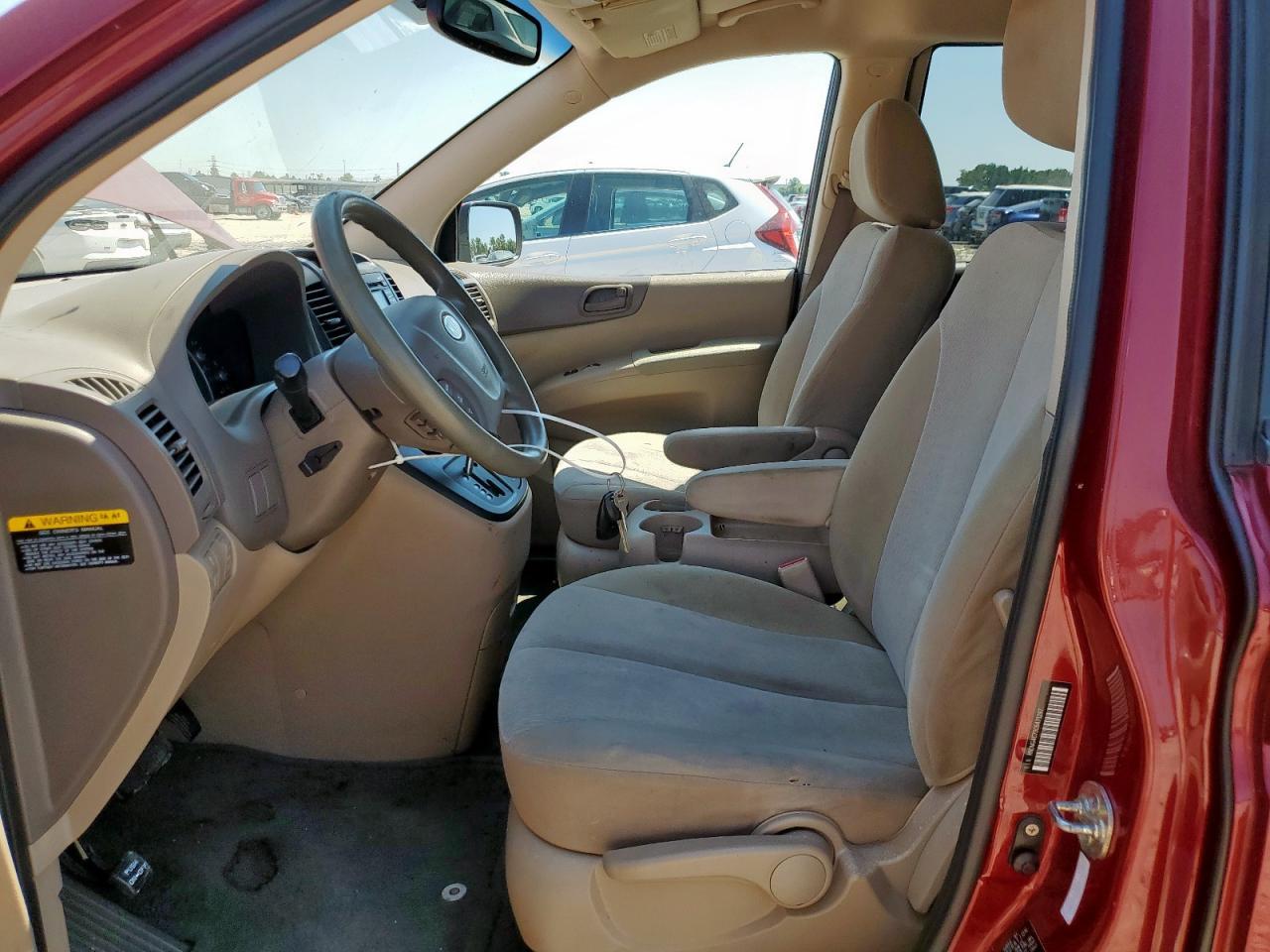 2012 Kia Sedona Lx - Image 7