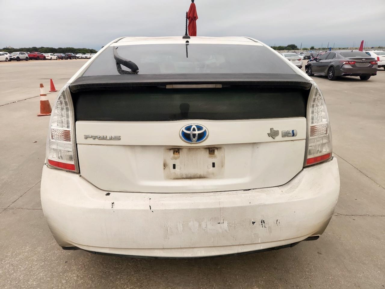 2011 Toyota Prius Two - Image 6