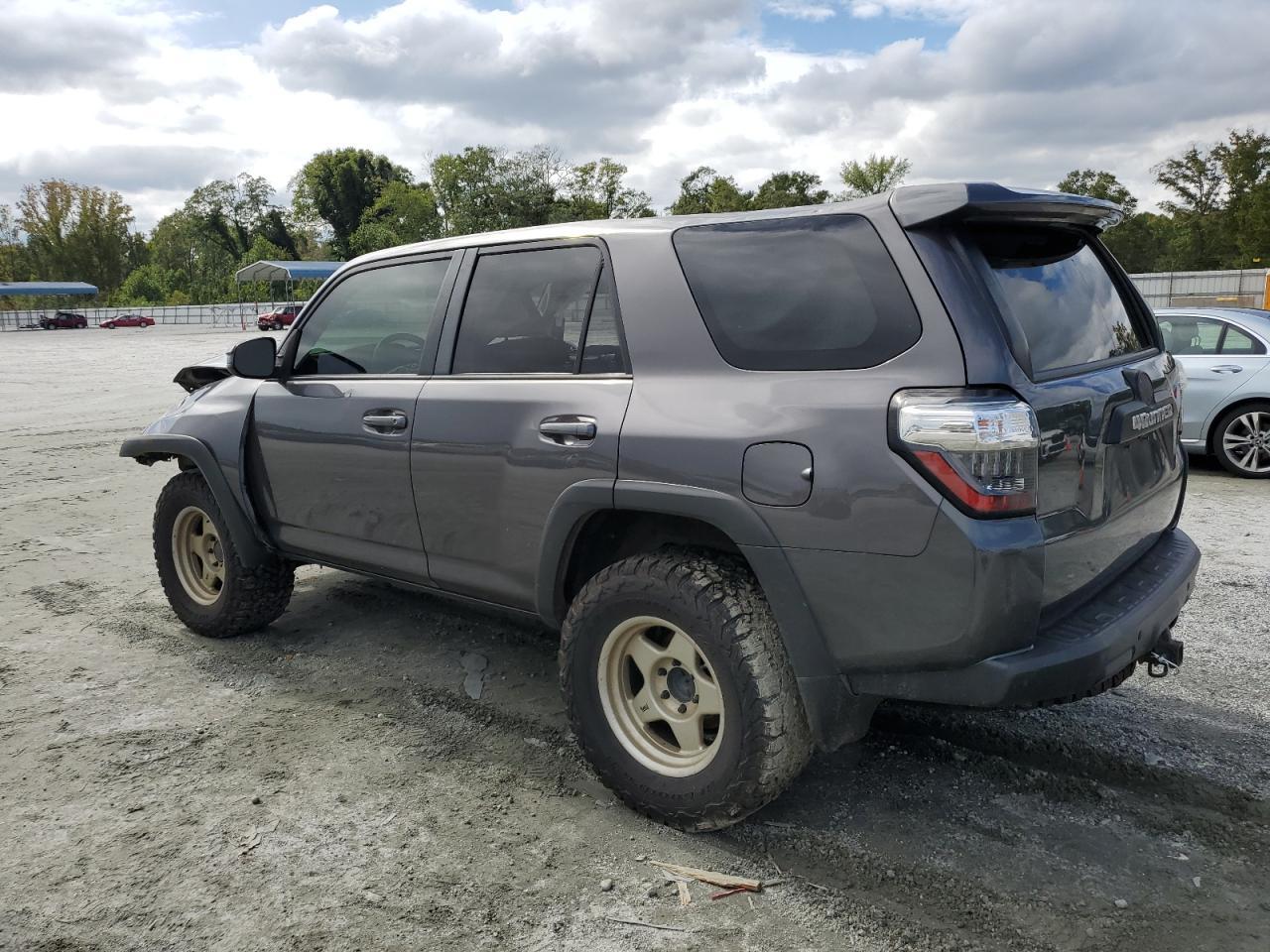 2015 Toyota 4Runner Sr5/Sr5 Premium - Image 2