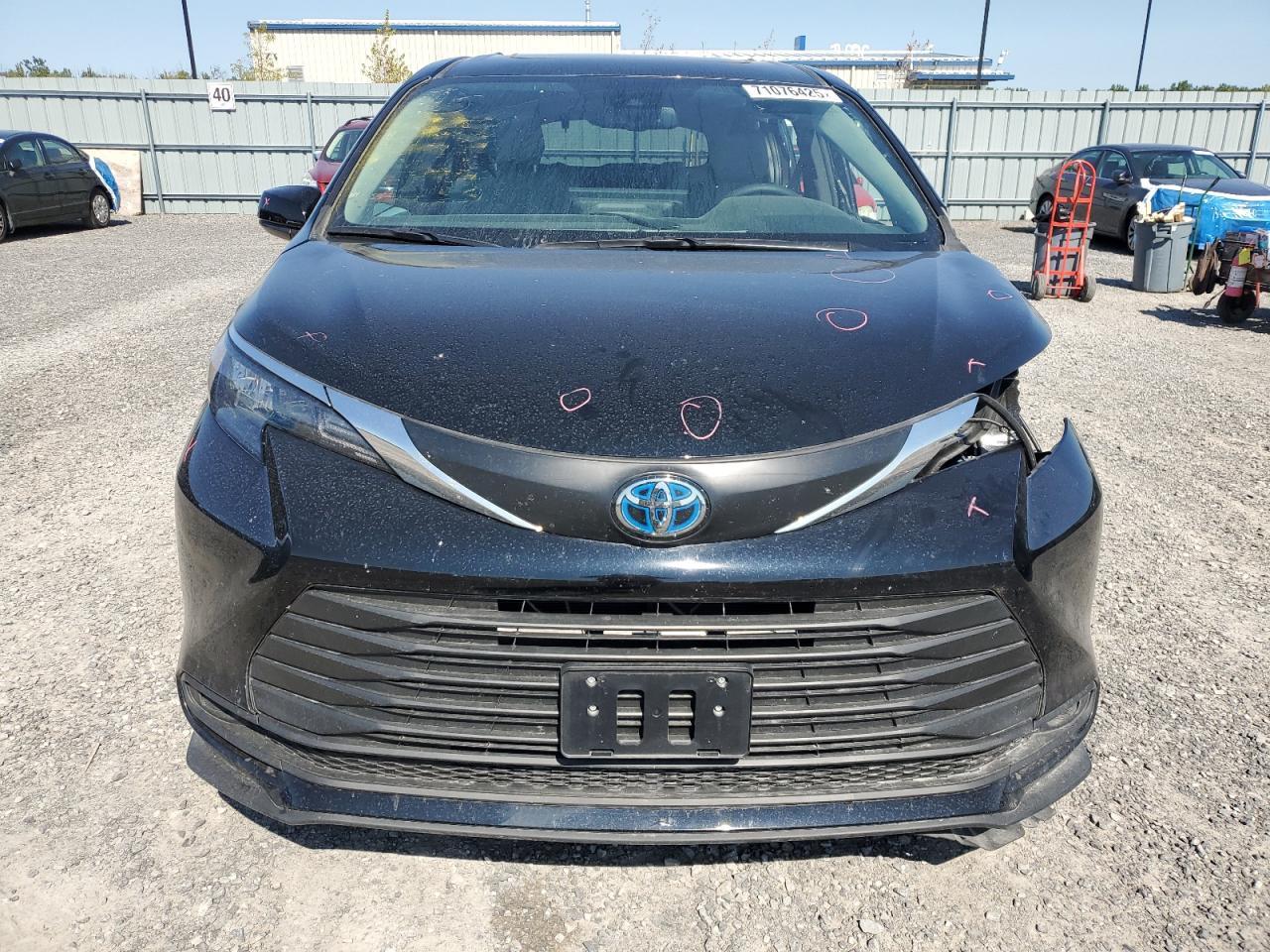 2025 Toyota Sienna Le/Xle - Image 5
