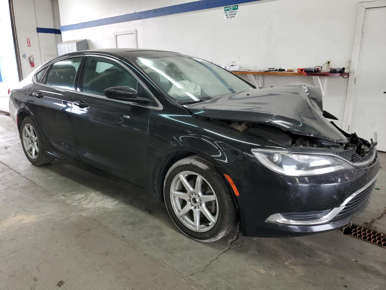 2015 Chrysler 200 Limited - Фото 4