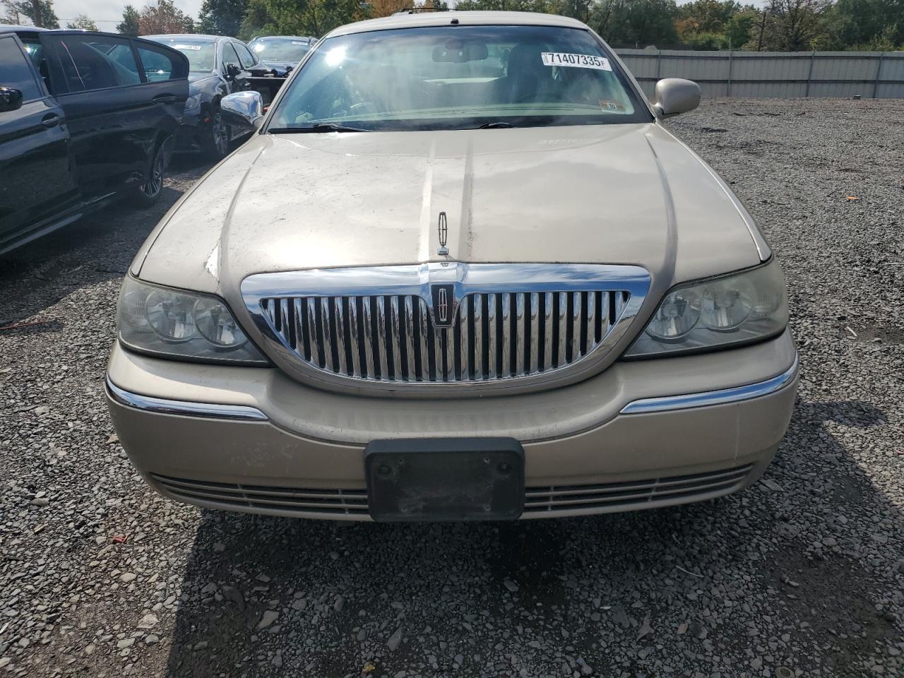 2008 Lincoln Town Car Signature Limited - Image 5