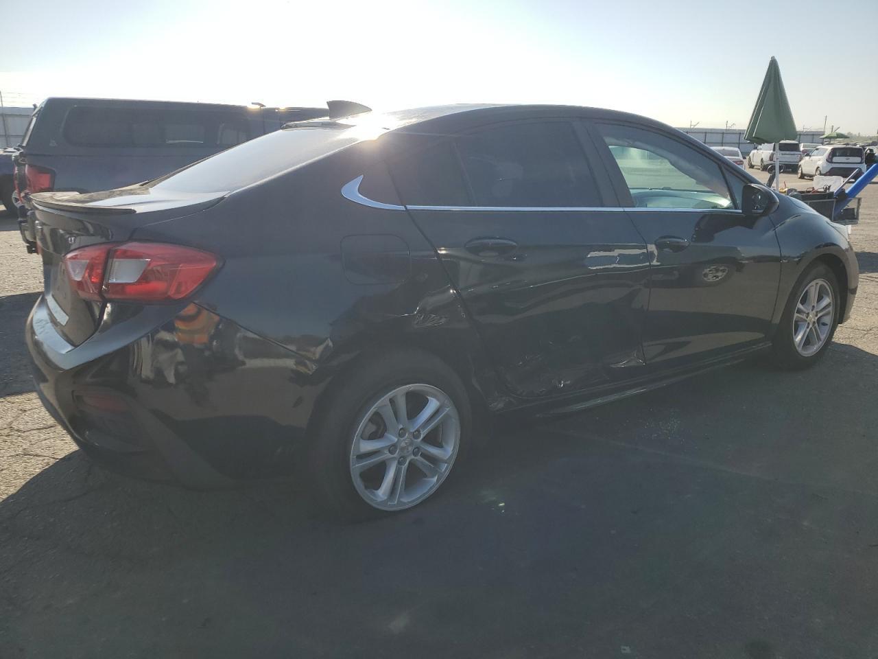 2018 Chevrolet Cruze Lt - Image 3