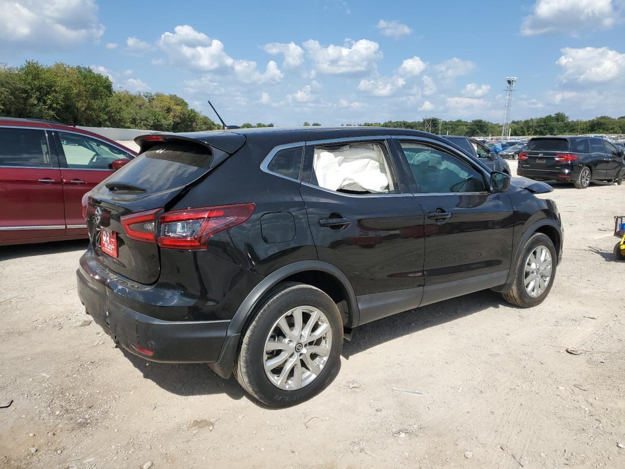 2021 Nissan Rogue Sport S - Image 3