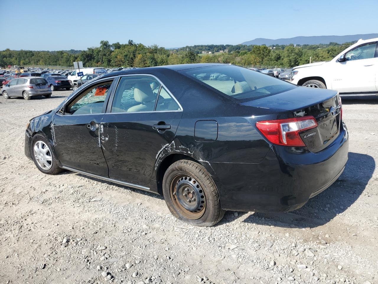 2014 Toyota Camry L - Фото 2