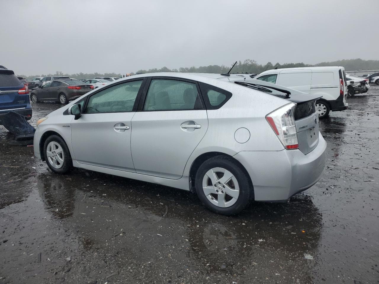 2010 Toyota Prius - Image 2