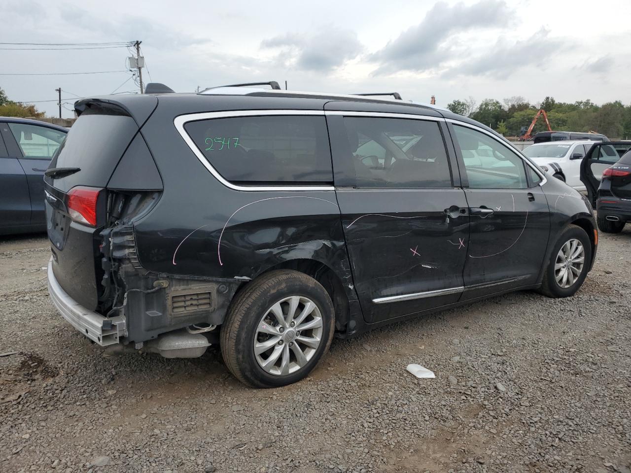 2019 Chrysler Pacifica Touring L - Image 3