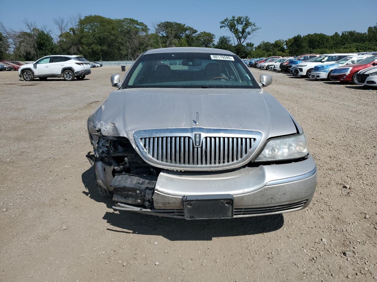 2010 Lincoln Town Car Signature Limited - Image 5