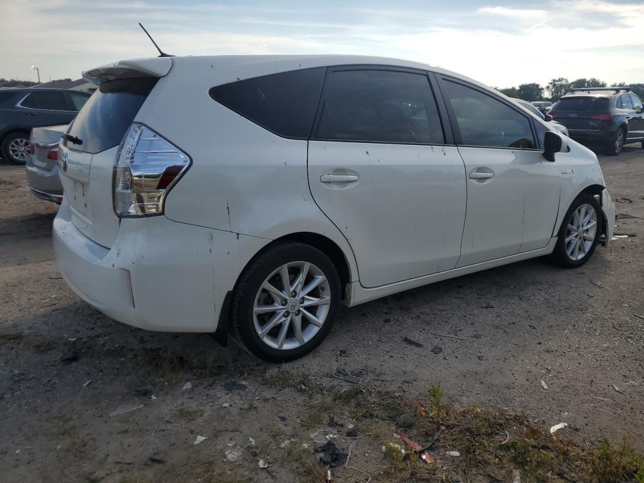 2013 Toyota Prius V - Image 3