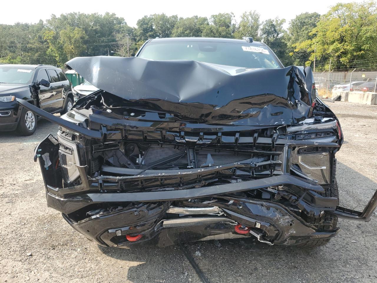 2025 Chevrolet Suburban K1500 Z71 - Image 5