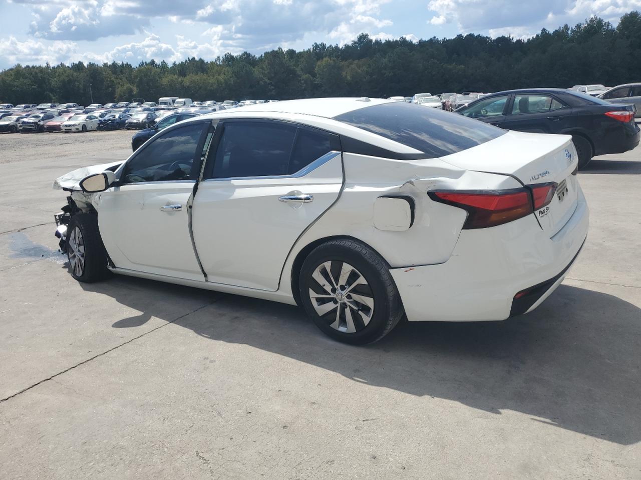 2020 Nissan Altima S - Фото 2