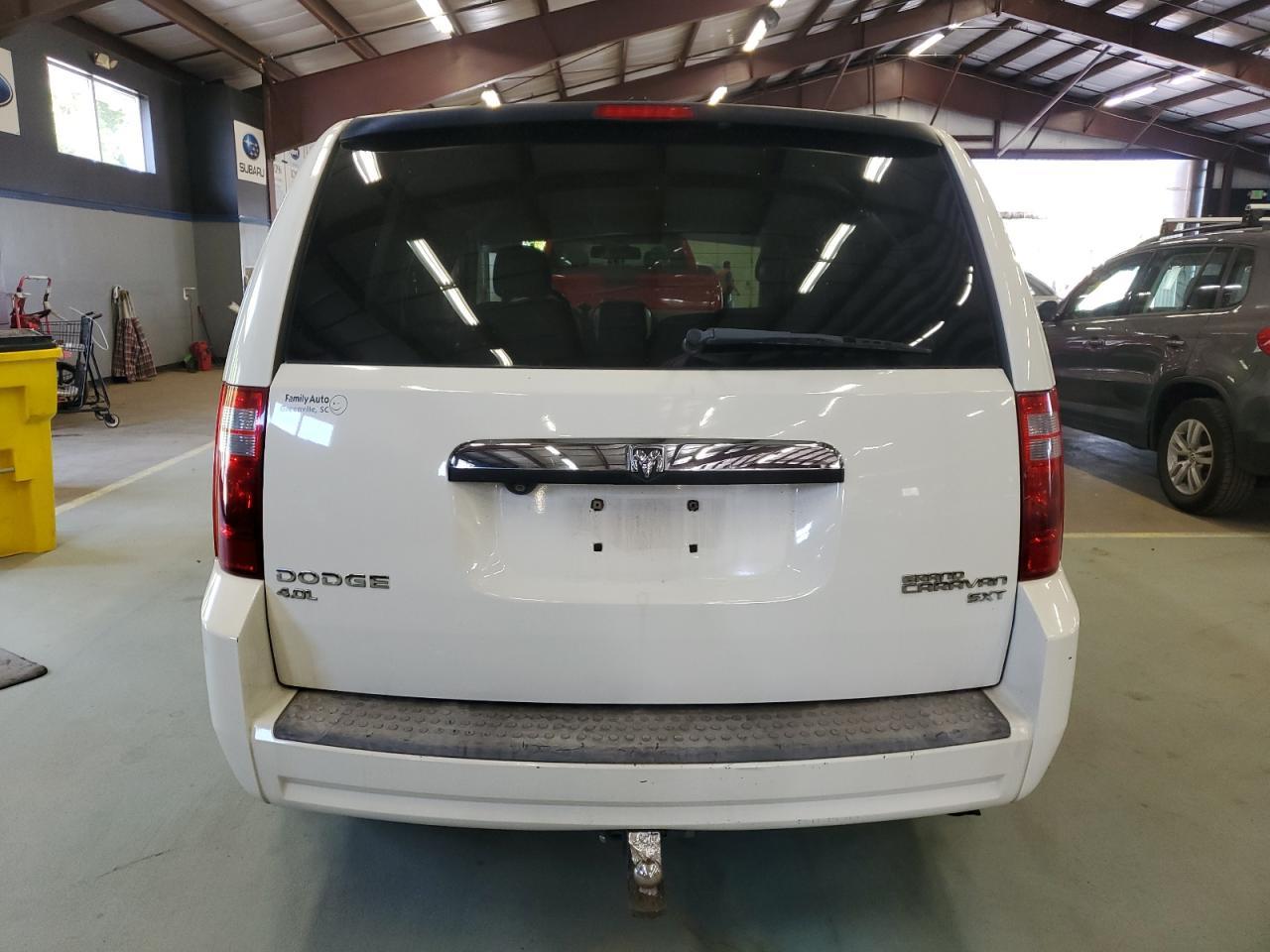 2010 Dodge Grand Caravan Crew - Image 6