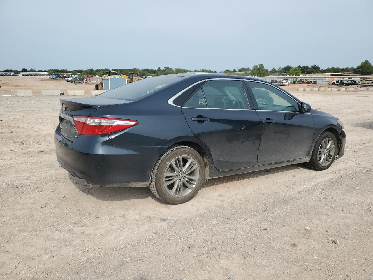 2017 Toyota Camry Le - Фото 3
