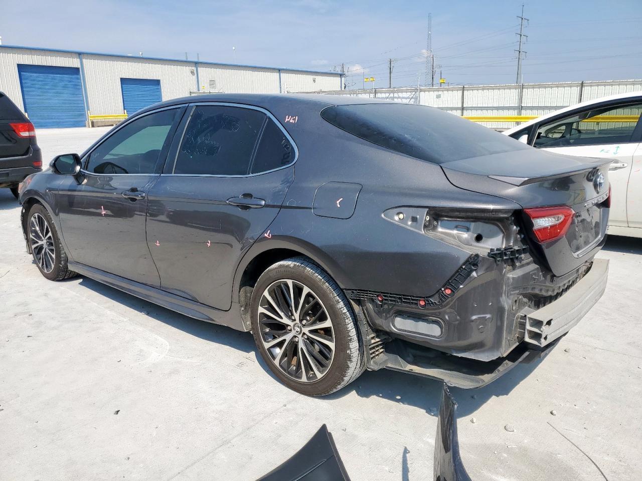 2018 Toyota Camry L - Фото 2