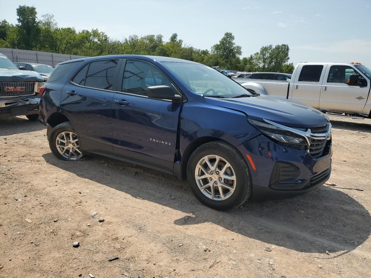 2022 Chevrolet Equinox Ls - Фото 4