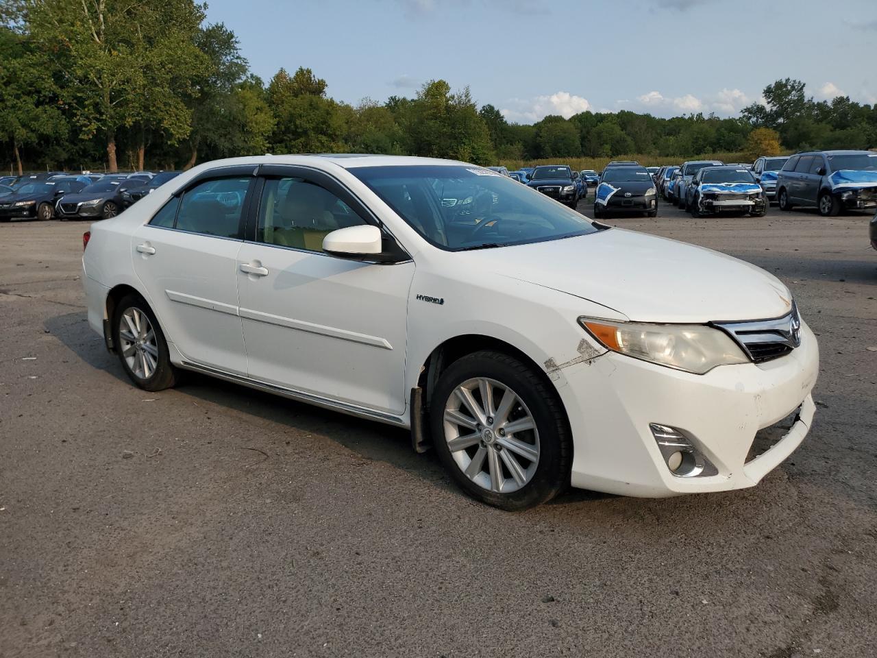2014 Toyota Camry Hybrid - Image 4
