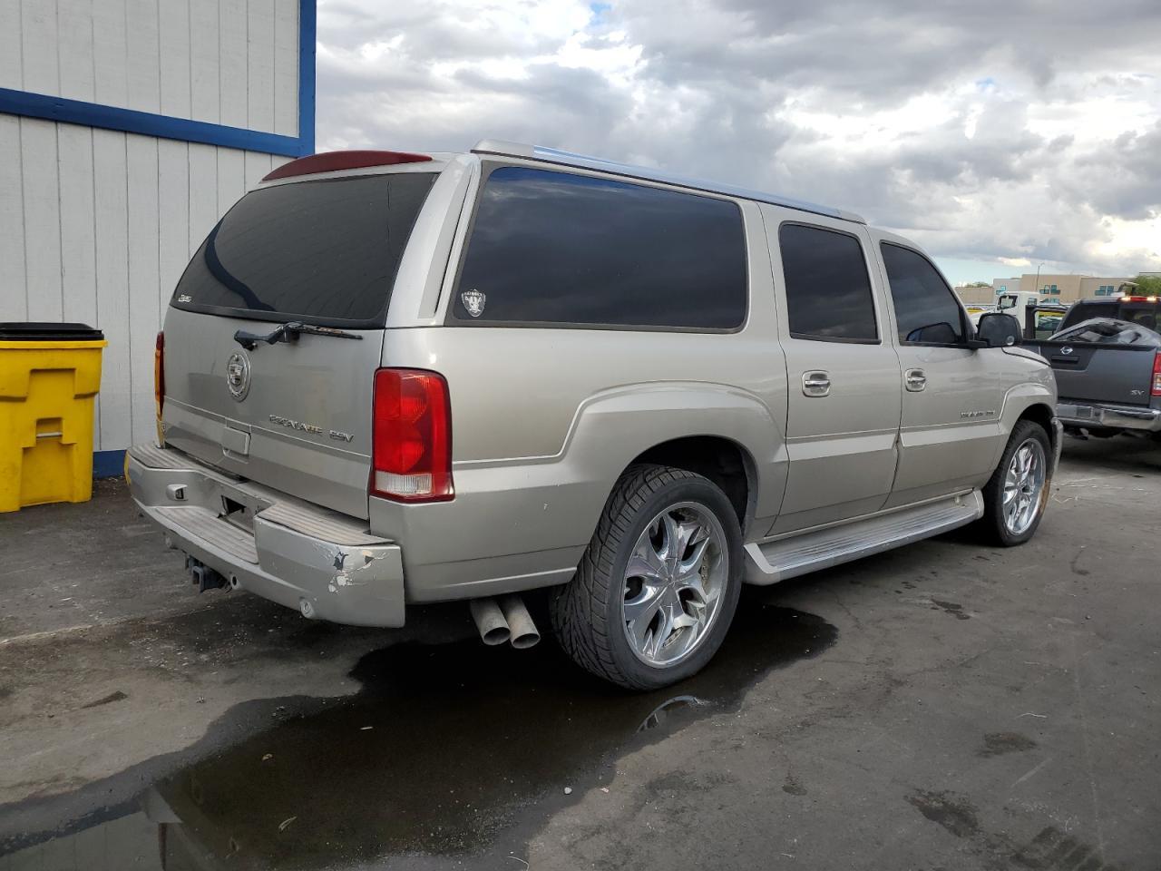 2004 Cadillac Escalade Esv - Image 3