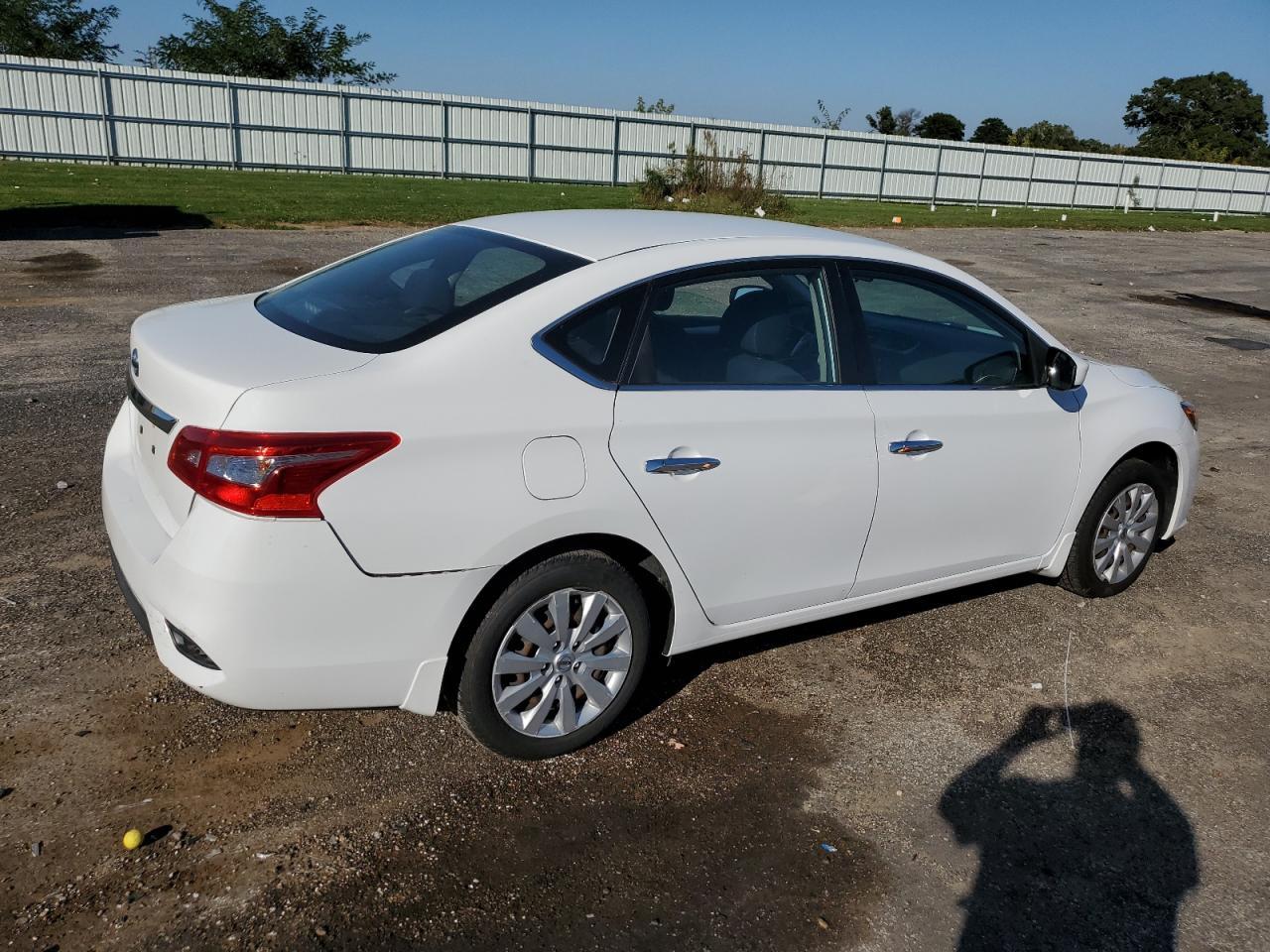 2016 Nissan Sentra S - Фото 3