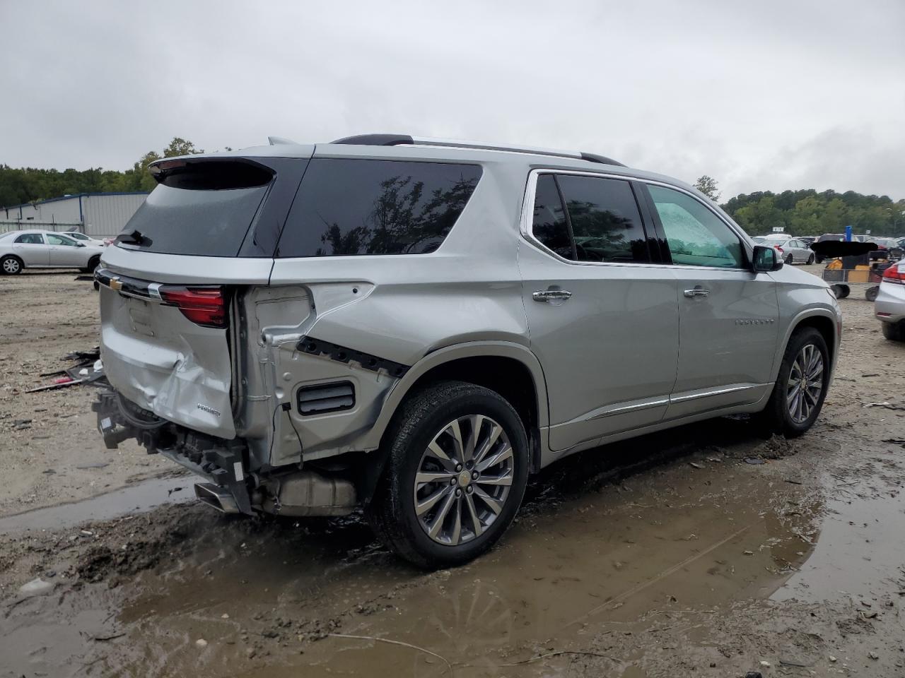 2022 Chevrolet Traverse Premier - Фото 3